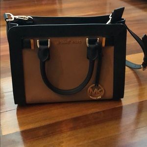 Michael Kors cross body purse